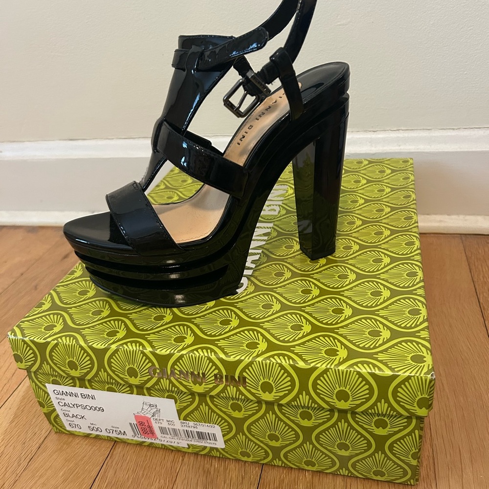 Gianni Bini Black Patent Platform Sandals